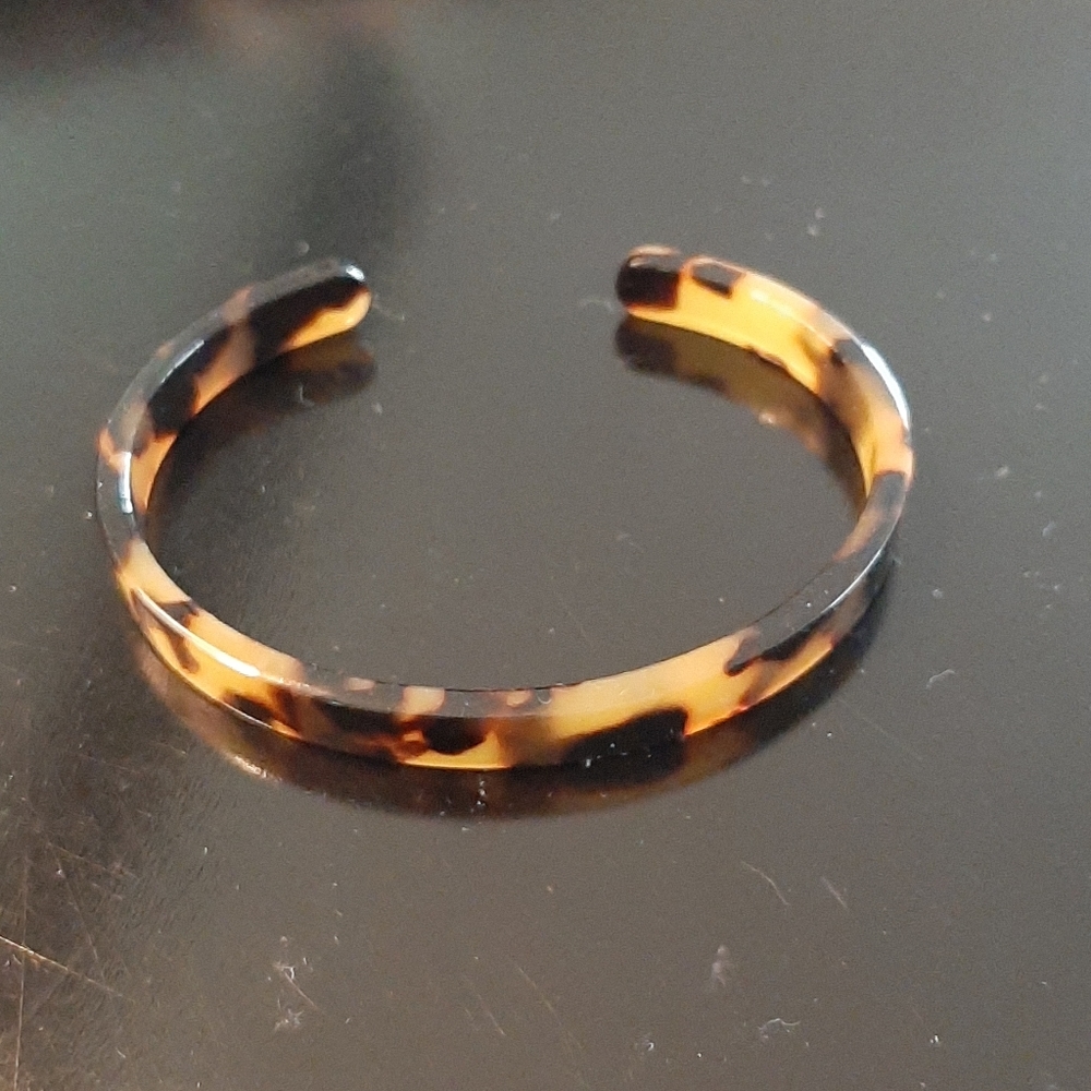 Tortoise shell cuffs - Picture 3 of 5